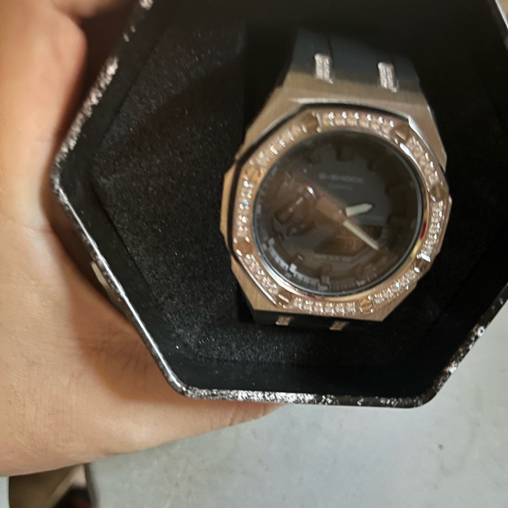 Elegant Black and Silver Men's Watch